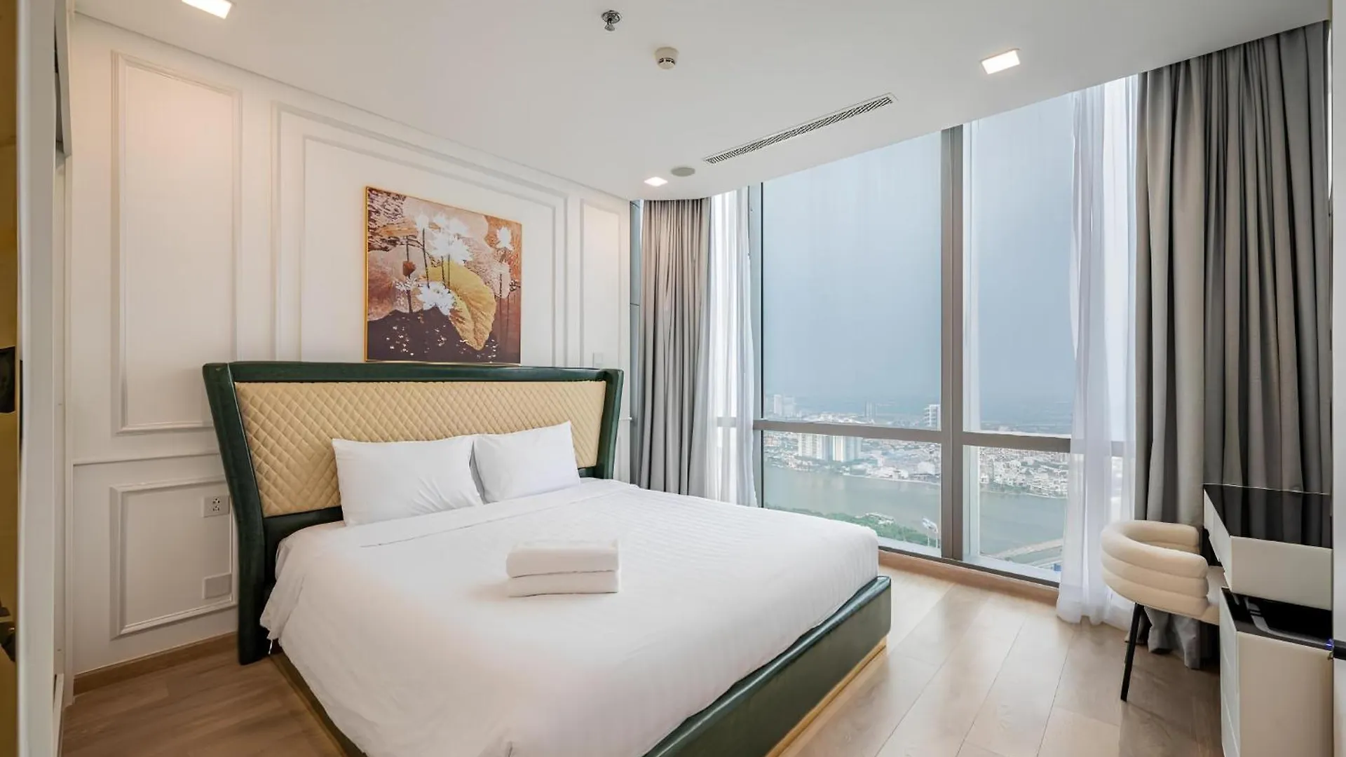 The Peninsula Landmark - Vinhomes Central Park Ho Chi Minh City 0*,  Vietnam