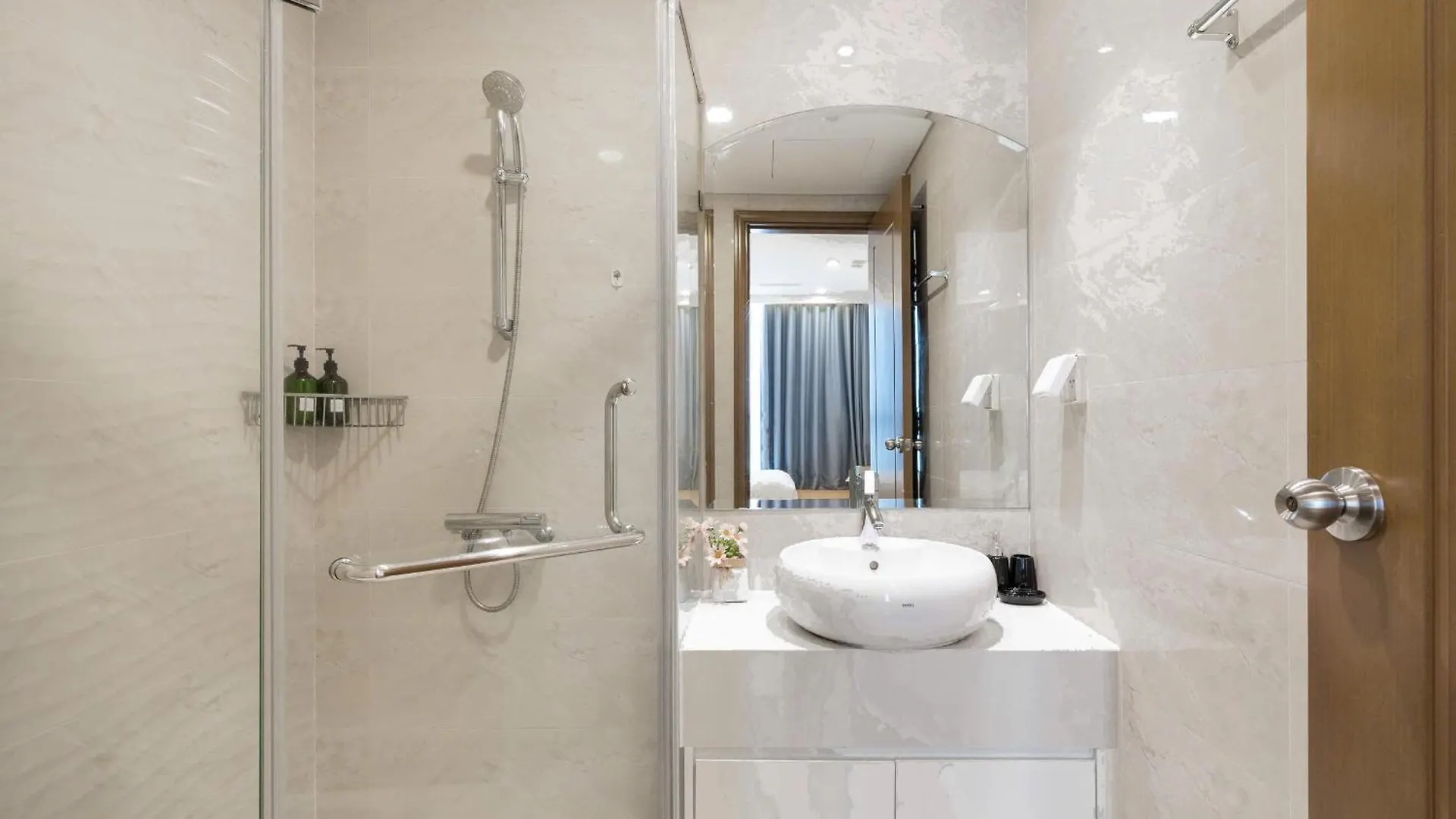 Aparthotel The Peninsula Landmark - Vinhomes Central Park Ho Chi Minh City